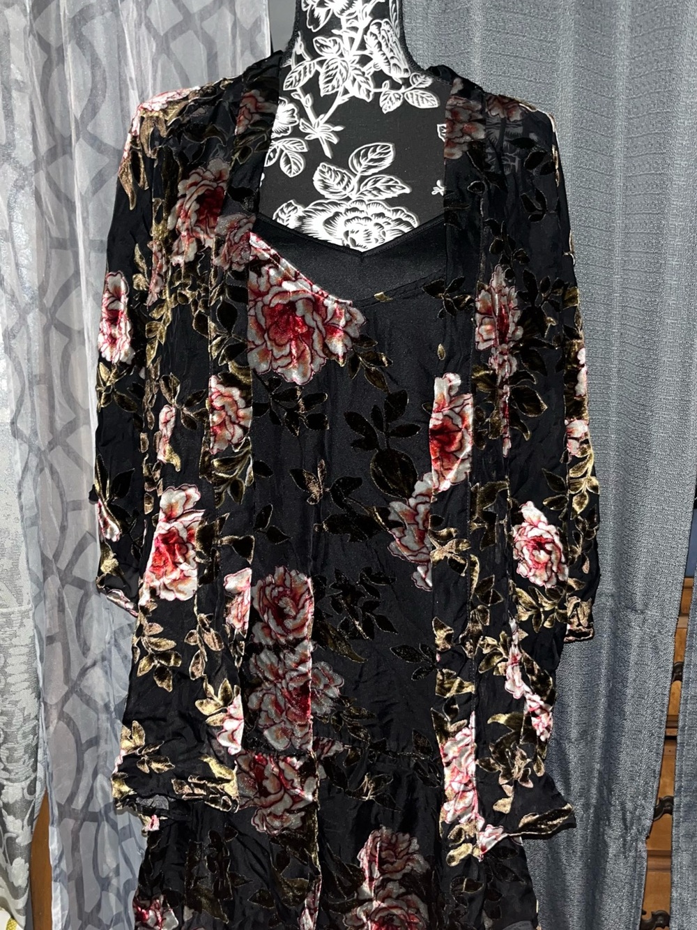 American eagle 3pcs Black Floral Velvet skater Dress with Rose Print sz M/L